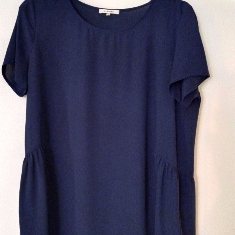 Pleione short sleeve ruffled bottom blouse size Small